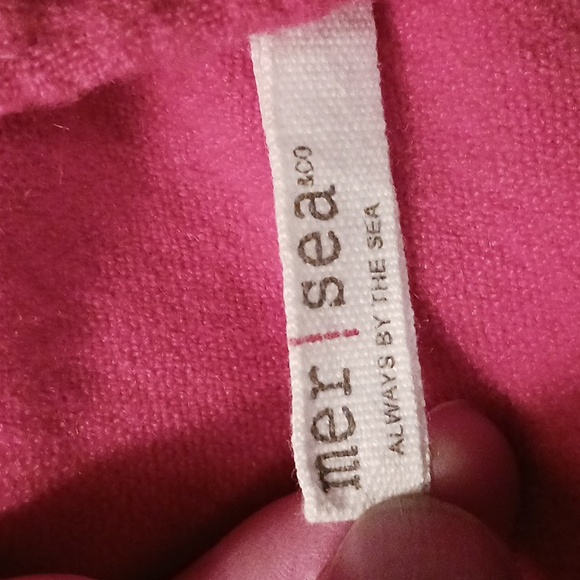 *SOLD* Travel Wrap, Cozy, Classy - Picture 4 of 8